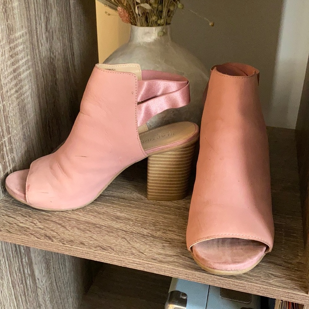 PINK Kenneth Cole chunky heel size 7.5